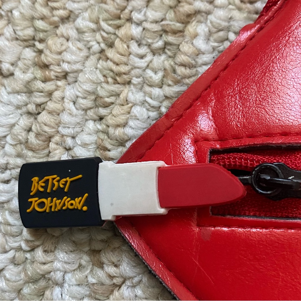 BETSEY JOHNSON | Red Lips Wristlet Zipper Clutch - Picture 9 of 9